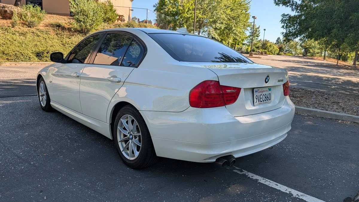 2011 BMW E90 3 Series Sedan - Image 4 of 17