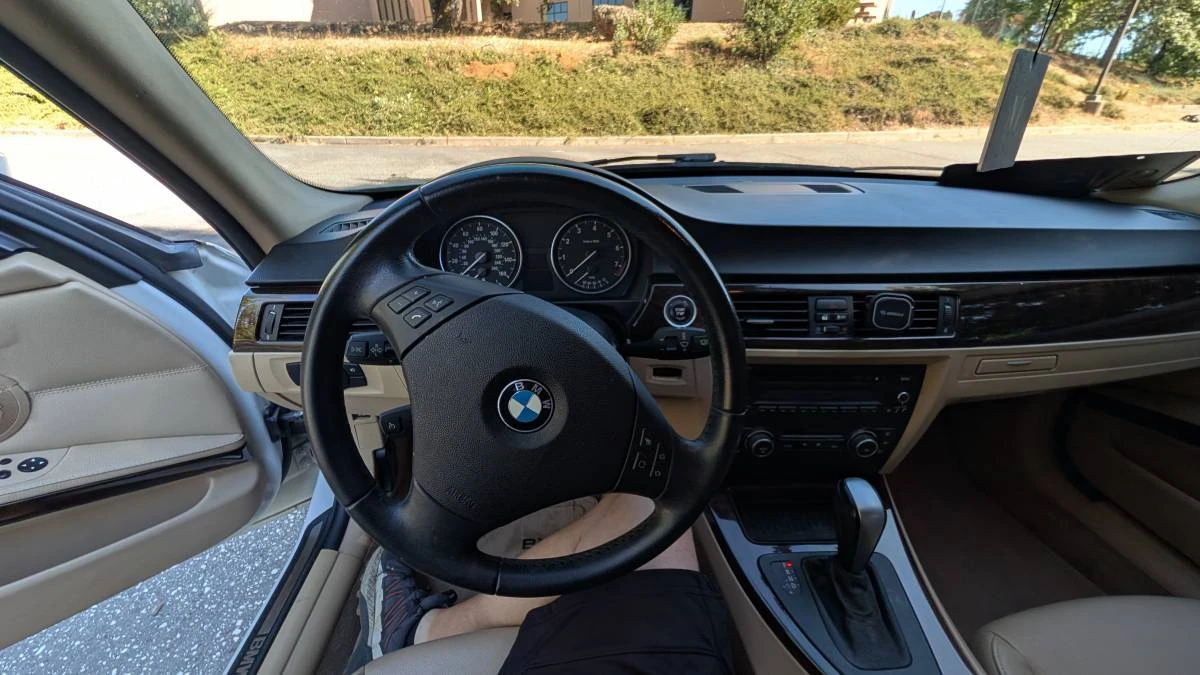 2011 BMW E90 3 Series Sedan - Image 15 of 17