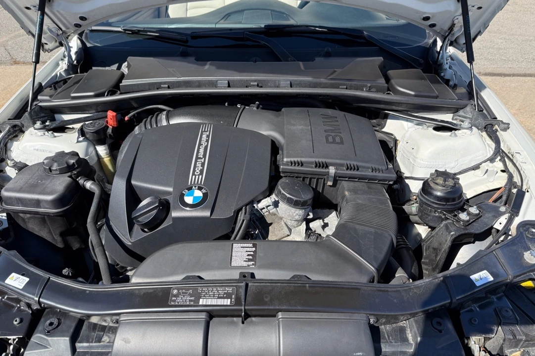 2012 BMW E93 335i Convertible - Image 6 of 7