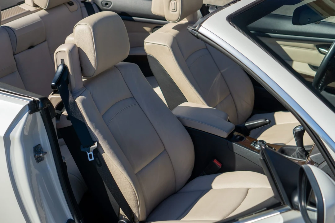 2012 BMW E93 335i Convertible - Image 4 of 7