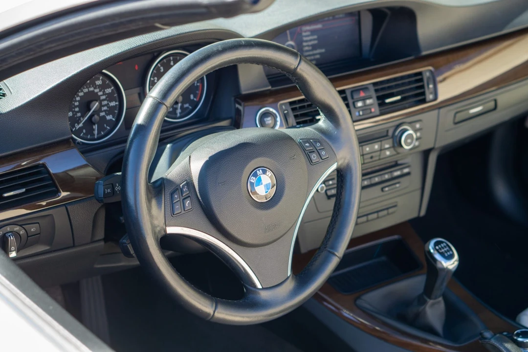 2012 BMW E93 335i Convertible - Image 5 of 7