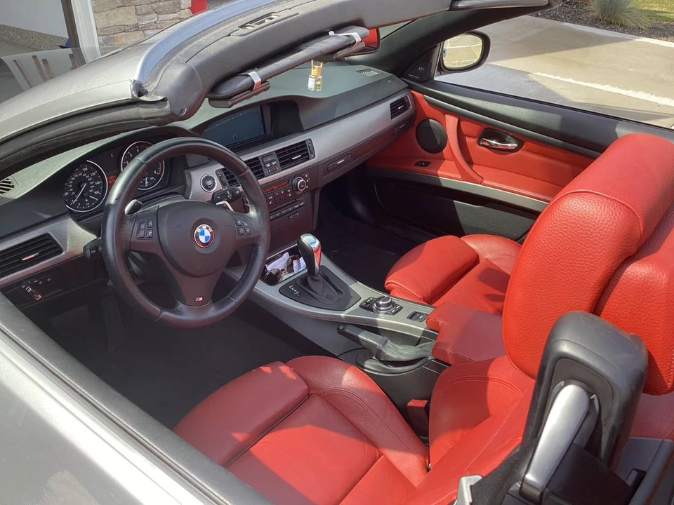 2012 BMW E93 335i Convertible - Image 5 of 6