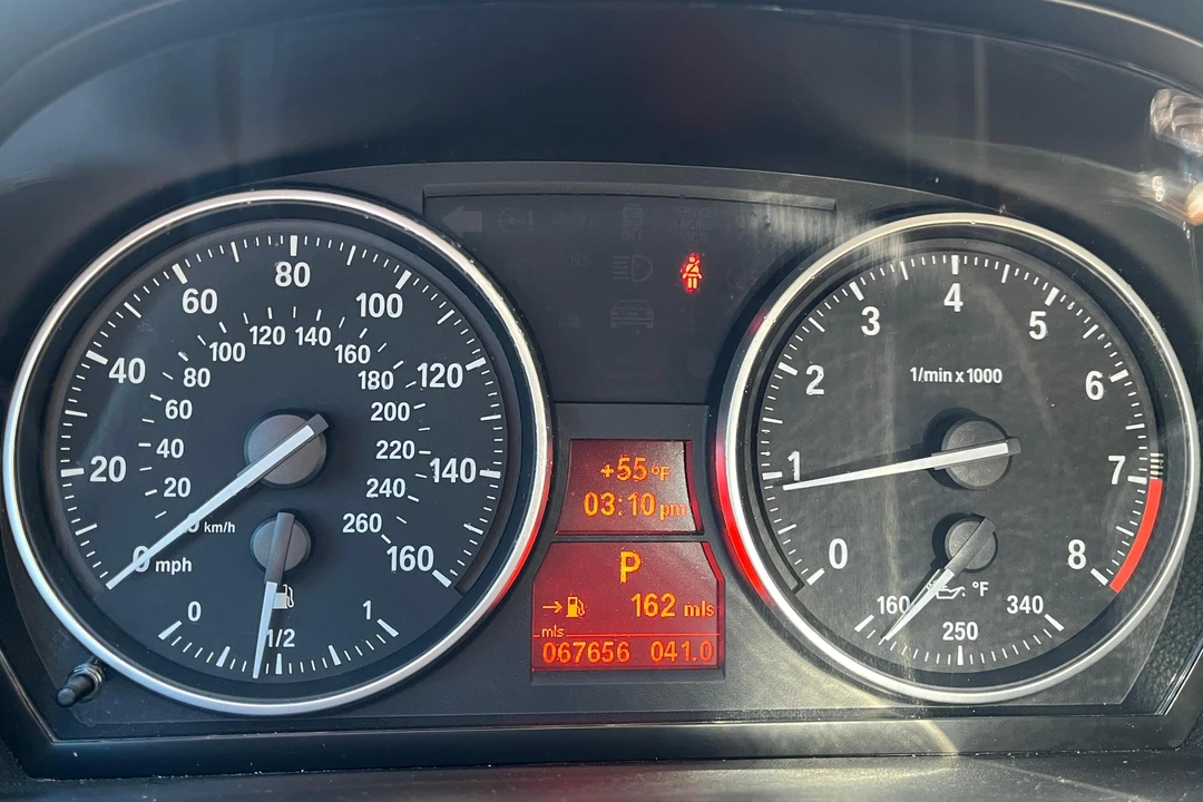 2012 BMW E93 335i Convertible - Image 29 of 31