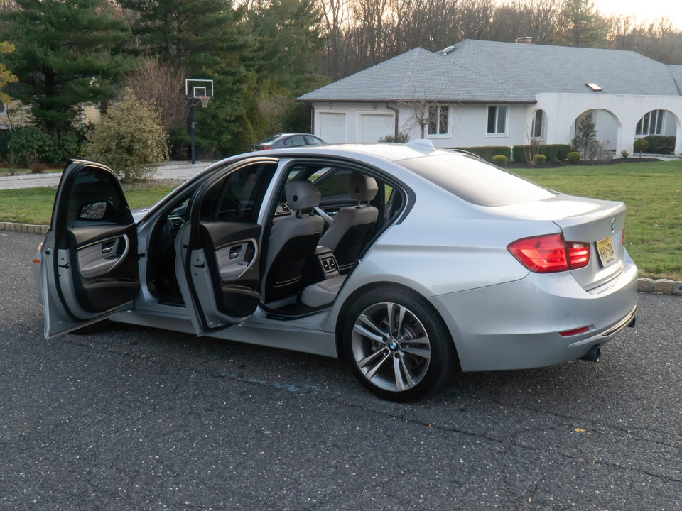 2012 BMW F30 335i & 340i Sedan - Image 28 of 31