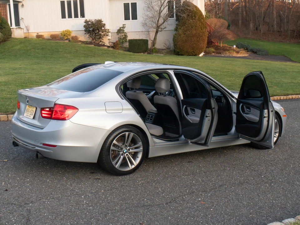 2012 BMW F30 335i & 340i Sedan - Image 29 of 31