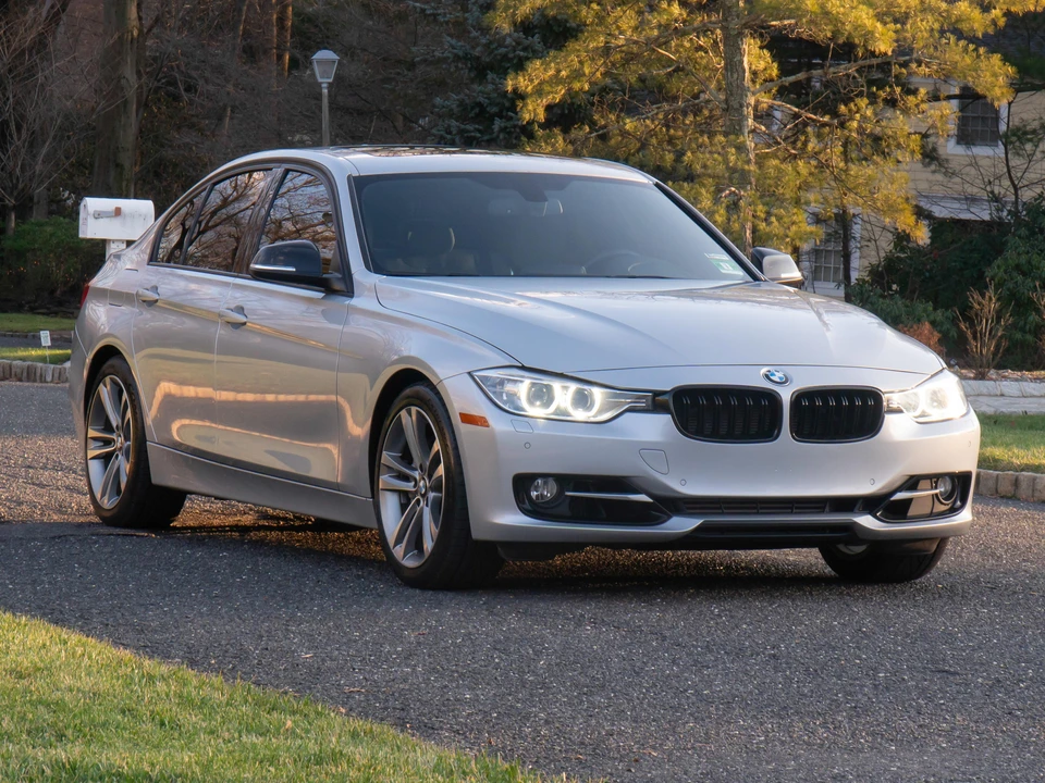 2012 BMW F30 335i & 340i Sedan - Image 24 of 31