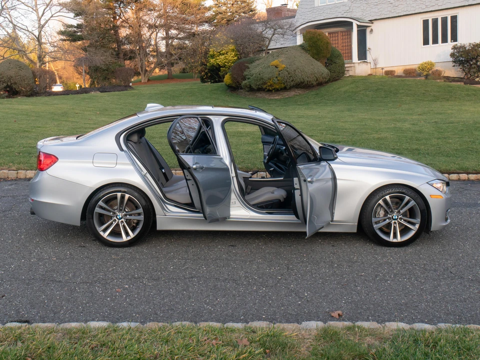 2012 BMW F30 335i & 340i Sedan - Image 30 of 31