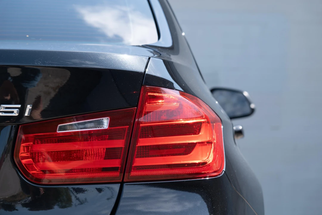 2012 BMW F30 335i & 340i Sedan - Image 23 of 31