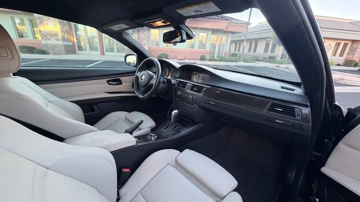 2012 BMW E93 335i Convertible - Image 16 of 16