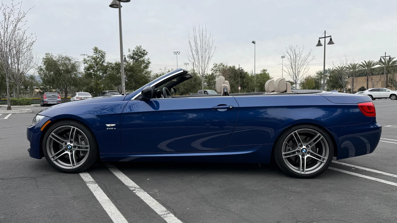 2012 BMW E93 335i Convertible - Image 14 of 31