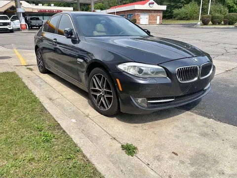 2012 BMW 5 Series 525xi Sedan