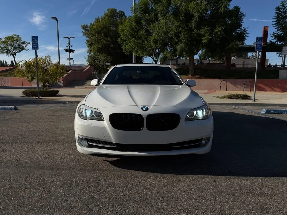 2012 BMW M5 - Image 2 of 11