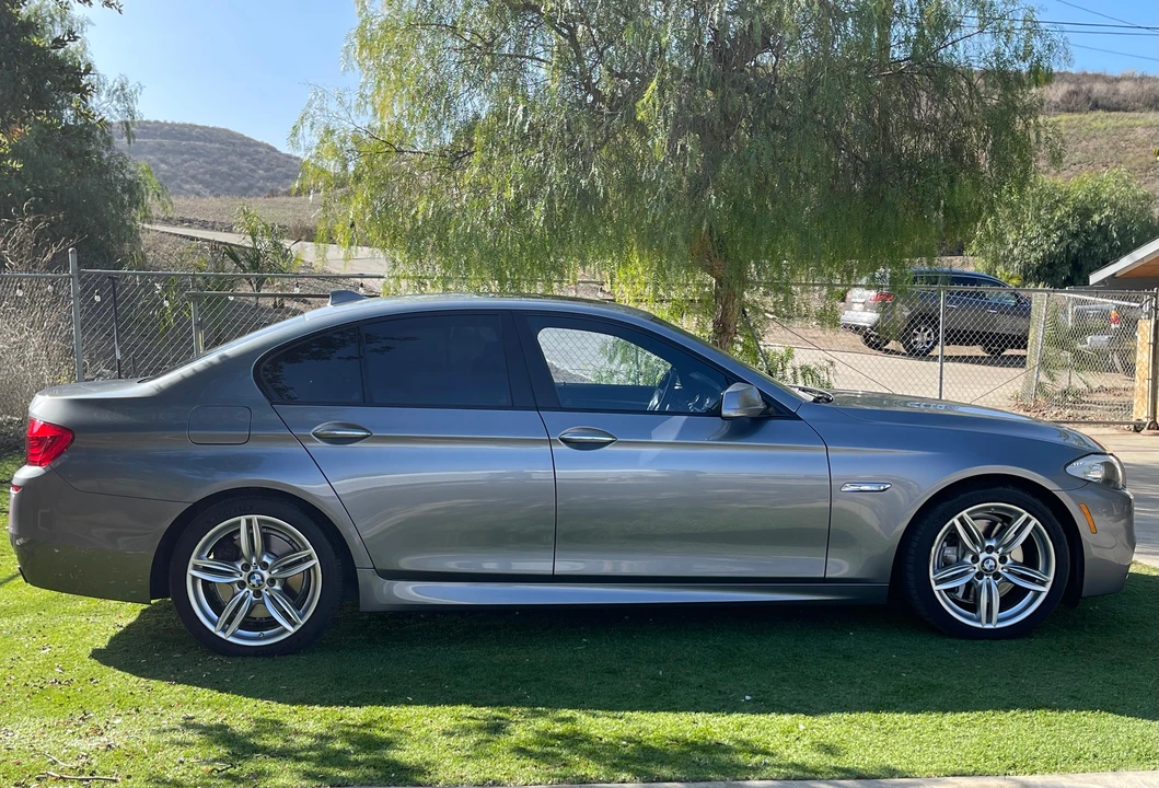 2012 BMW F10 550i & M550d Sedan - Image 13 of 31