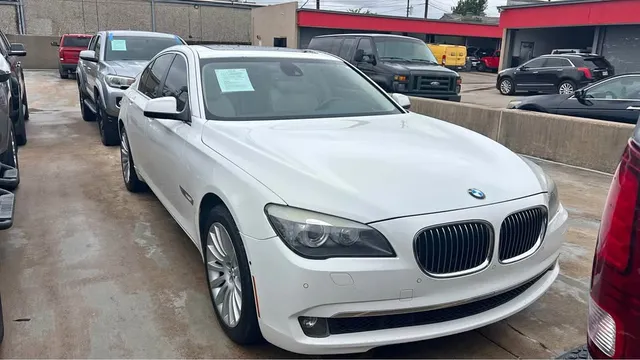 2012 BMW 750i Sedan