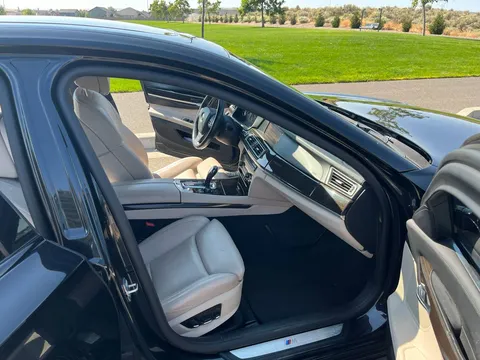 2012 BMW 750i