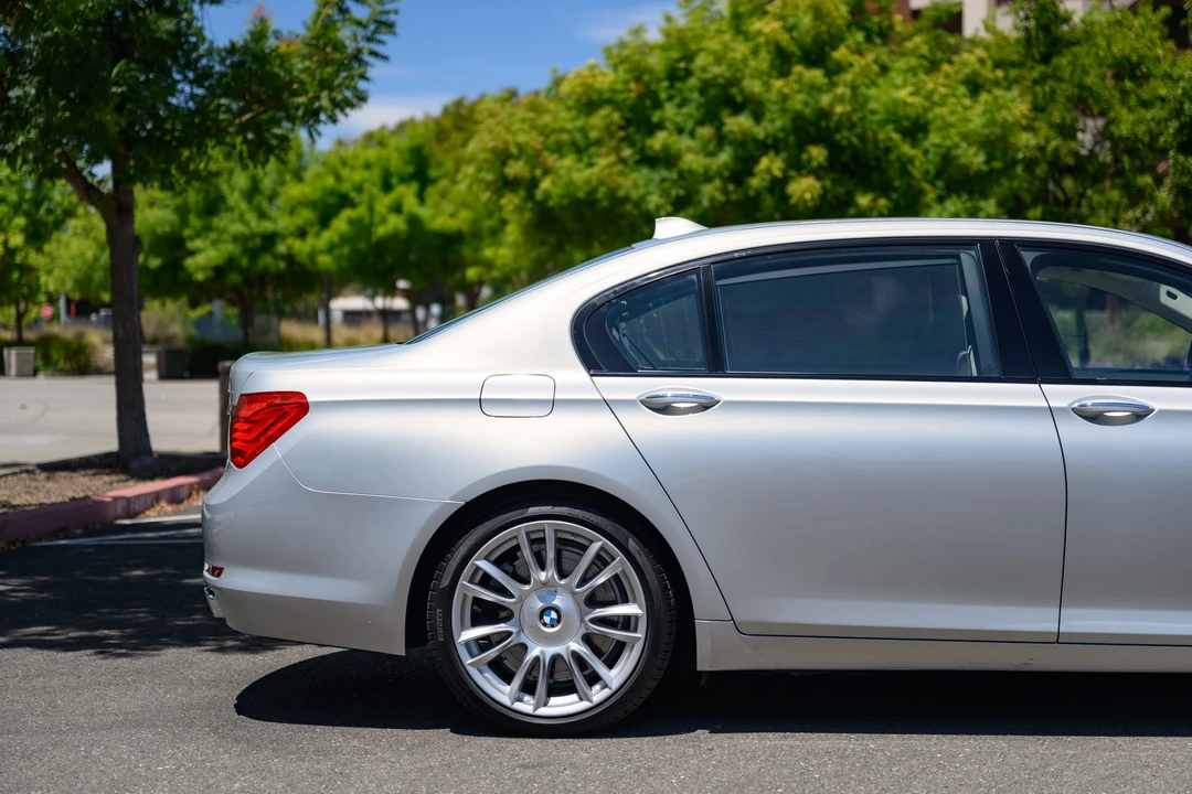 2012 BMW F01/F02 750i & 760Li Sedan - Image 28 of 31
