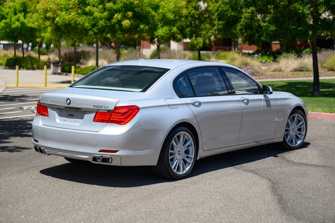 2012 BMW F01/F02 750i & 760Li Sedan - Image 11 of 31