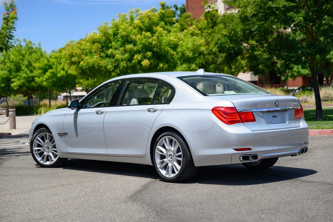 2012 BMW F01/F02 750i & 760Li Sedan - Image 16 of 31