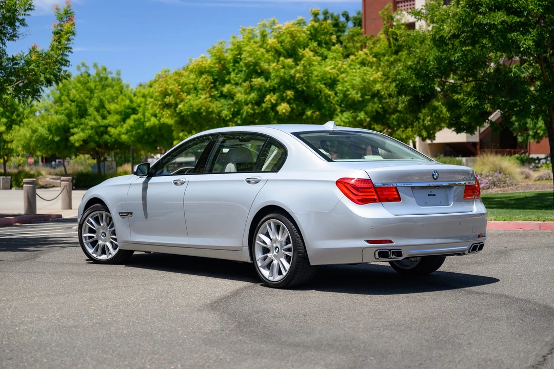 2012 BMW F01/F02 750i & 760Li Sedan - Image 17 of 31