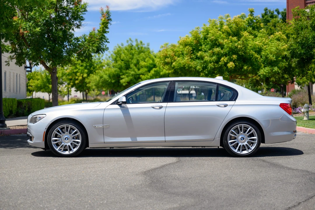 2012 BMW F01/F02 750i & 760Li Sedan - Image 19 of 31
