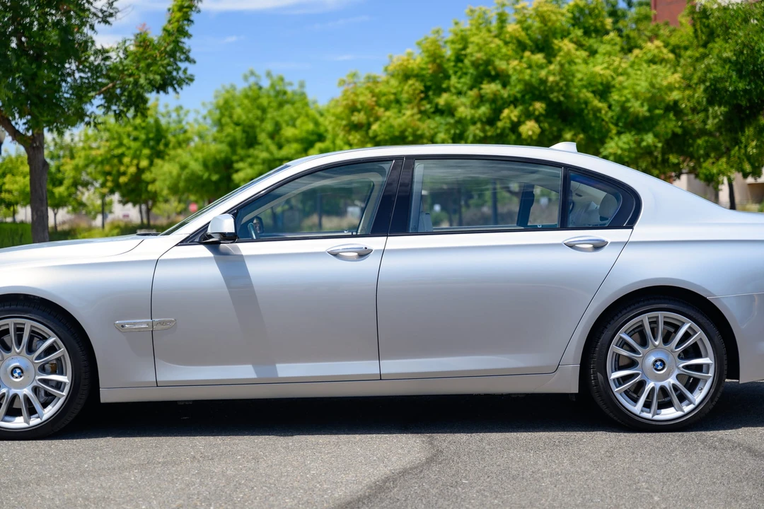 2012 BMW F01/F02 750i & 760Li Sedan - Image 26 of 31