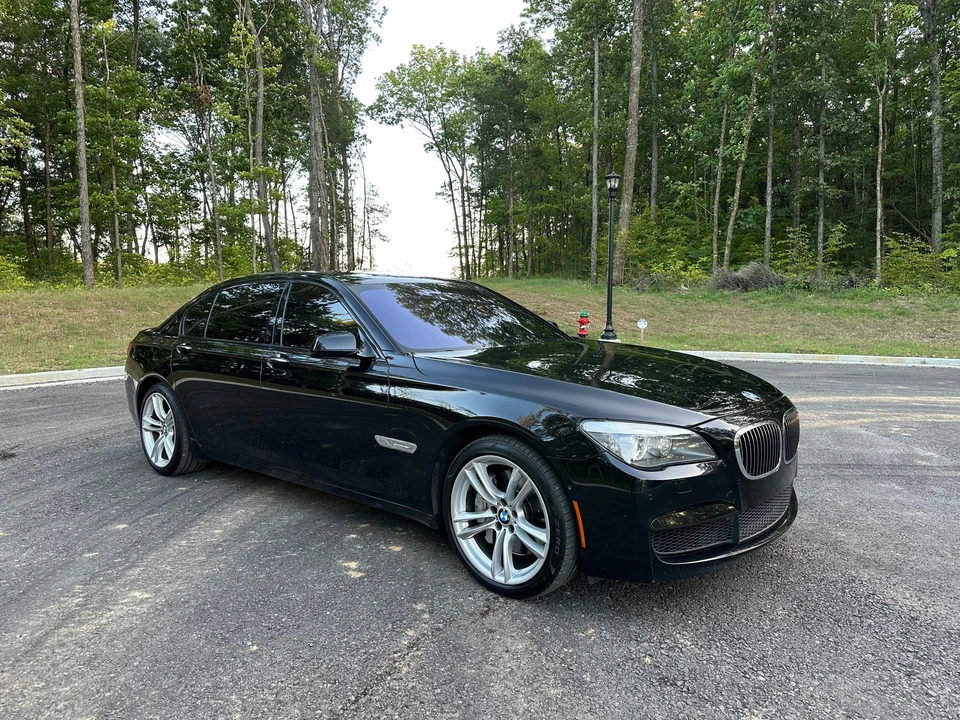2012 BMW F01/F02 750i & 760Li Sedan - Image 10 of 31