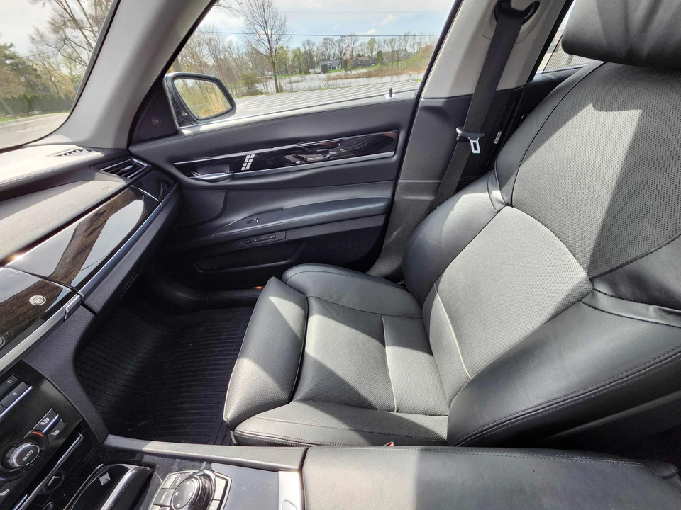2012 BMW Alpina B7 - Image 27 of 31