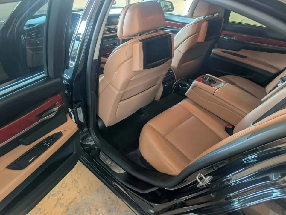 2012 BMW Alpina B7 - Image 8 of 10