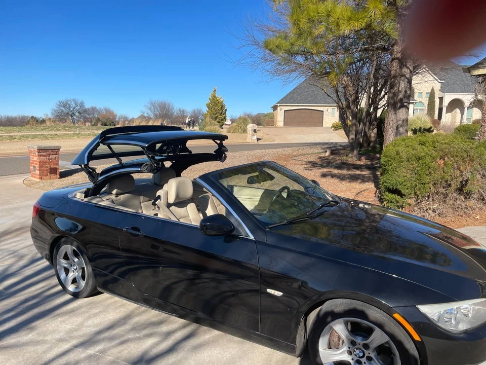 2012 BMW E93 335i Convertible - Image 2 of 5