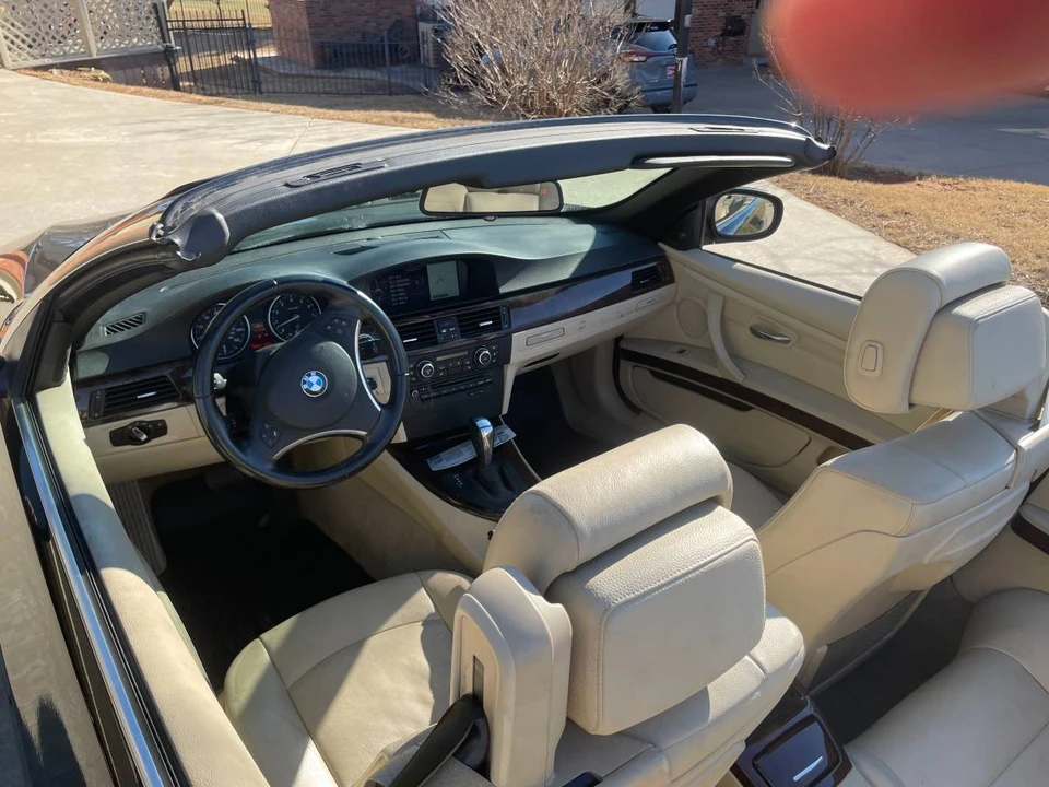 2012 BMW E93 335i Convertible - Image 5 of 5