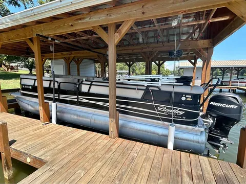 2012 Bentley Pontoon Pontoon Boat