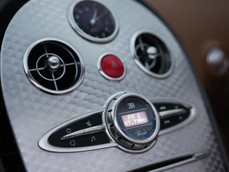 2012 Bugatti Veyron Grand Sport - Image 17 of 31