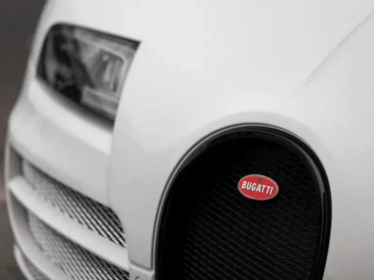 2012 Bugatti Veyron - Image 11 of 31