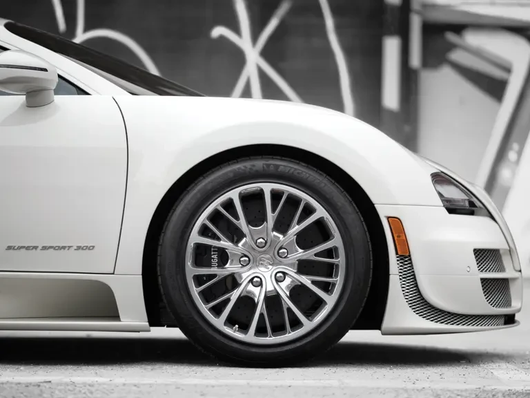 2012 Bugatti Veyron - Image 14 of 31