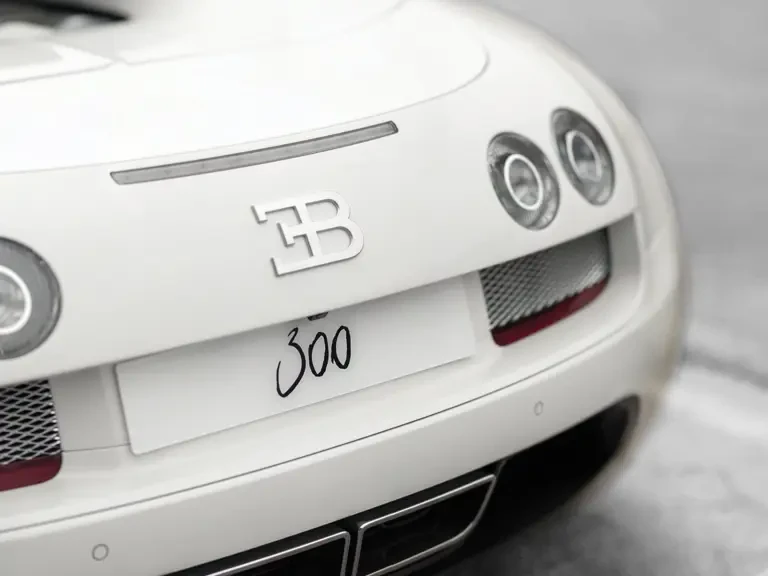 2012 Bugatti Veyron - Image 12 of 31