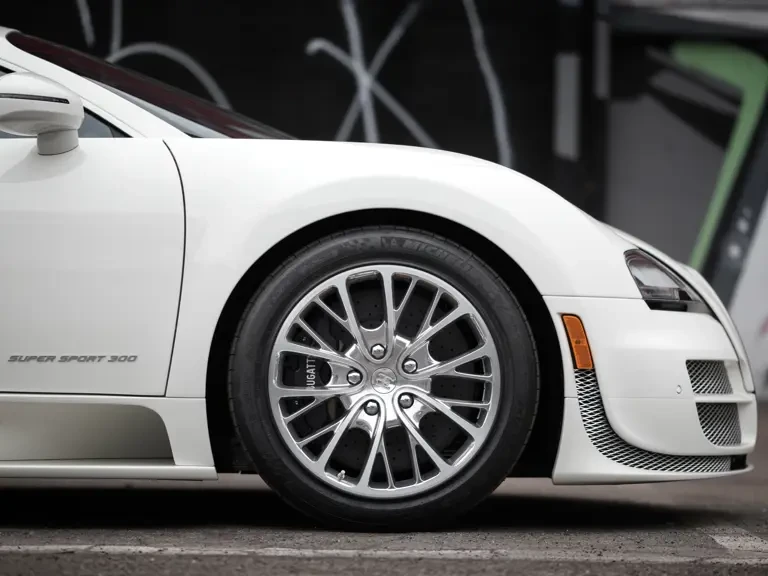2012 Bugatti Veyron - Image 15 of 31