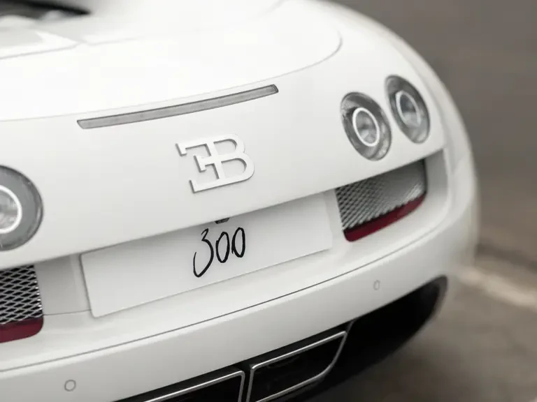 2012 Bugatti Veyron - Image 13 of 31