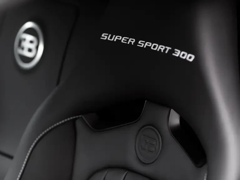 2012 Bugatti Veyron - Image 27 of 31