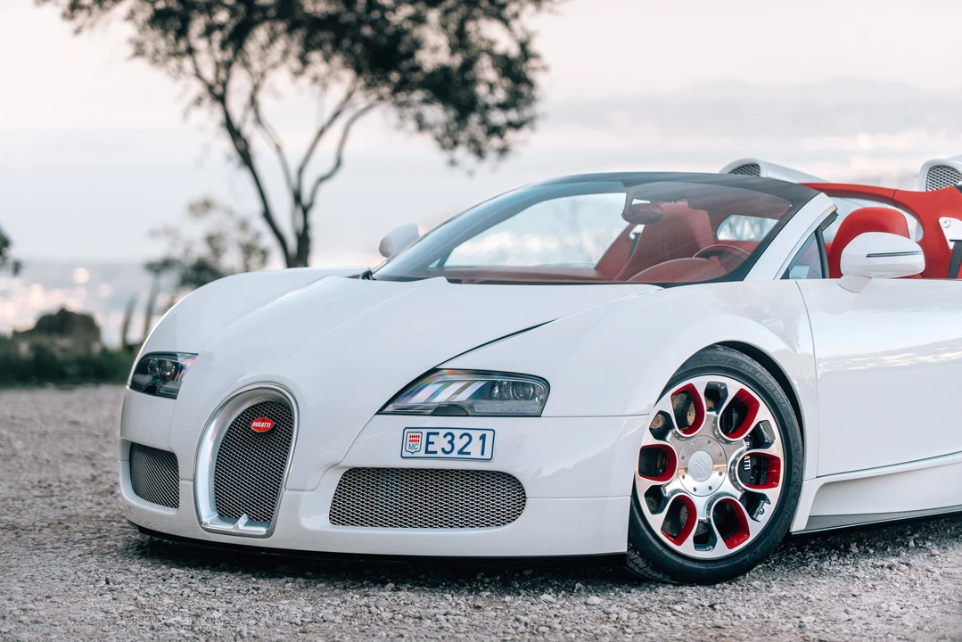 2012 Bugatti Veyron Grand Sport - Image 14 of 31