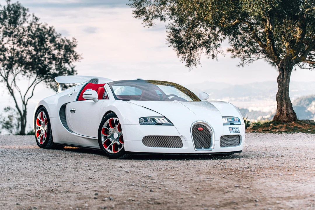 2012 Bugatti Veyron Grand Sport - Image 4 of 31