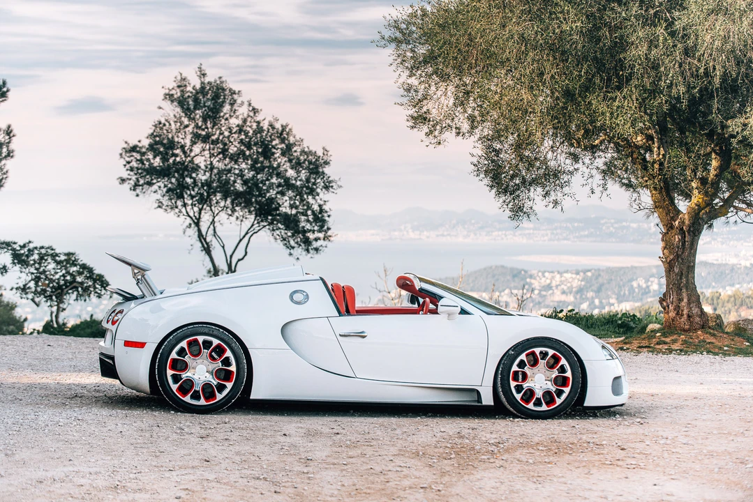 2012 Bugatti Veyron Grand Sport - Image 5 of 31