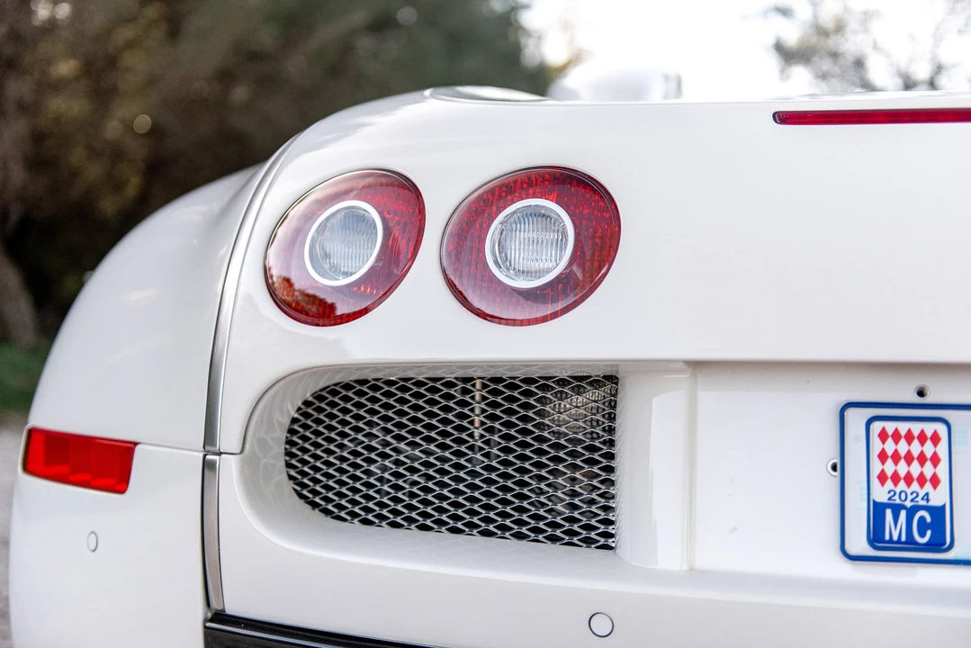 2012 Bugatti Veyron Grand Sport - Image 24 of 31