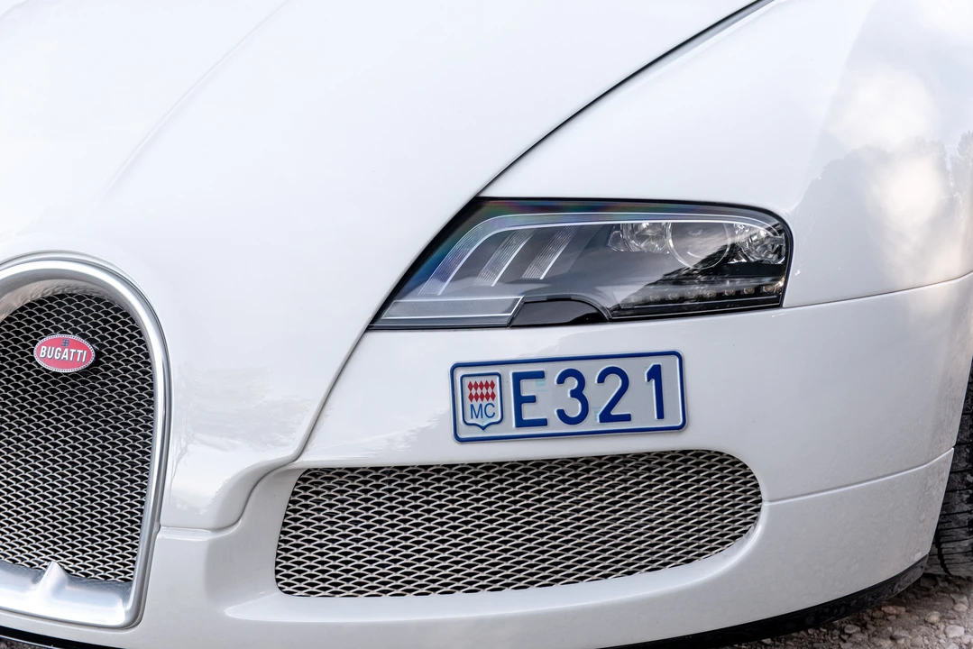 2012 Bugatti Veyron Grand Sport - Image 22 of 31