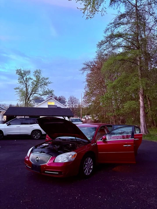 2012 Buick Lucerne - Image 2 of 7