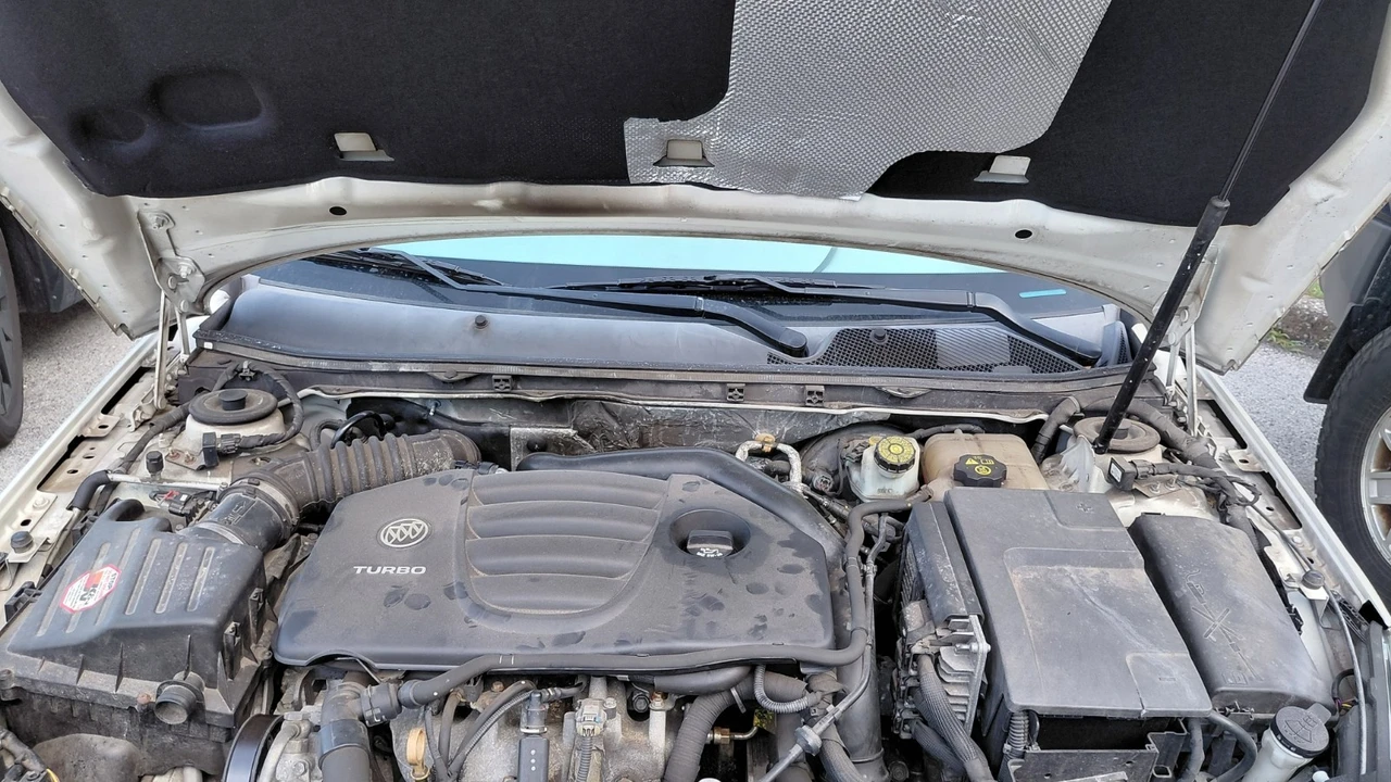 2012 Buick Regal - Image 18 of 31