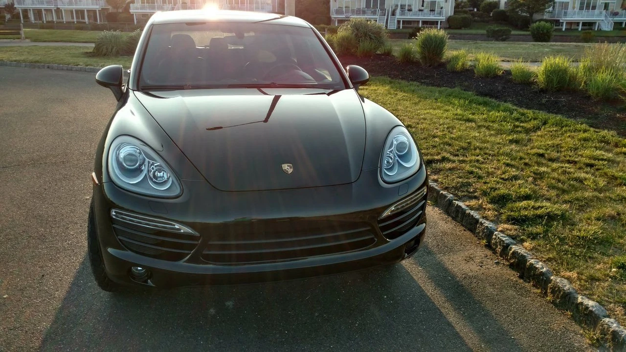 2012 Porsche 958 Cayenne - Image 2 of 9