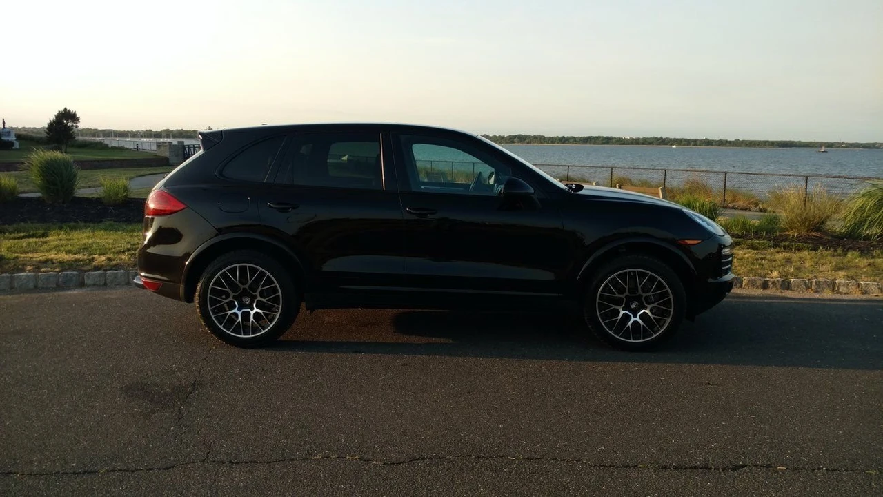 2012 Porsche 958 Cayenne - Image 3 of 9
