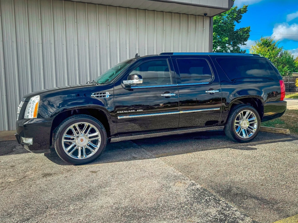 2012 Cadillac Escalade & EXT 3rd Gen - Image 2 of 21