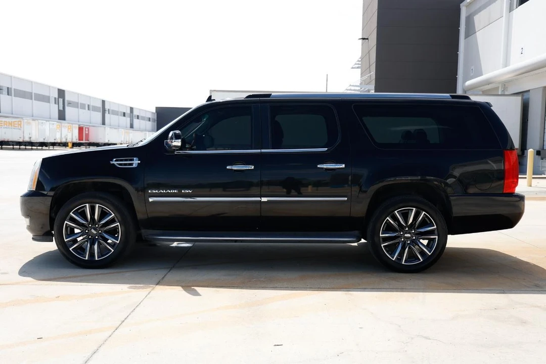 2012 Cadillac Escalade & EXT 3rd Gen - Image 3 of 21