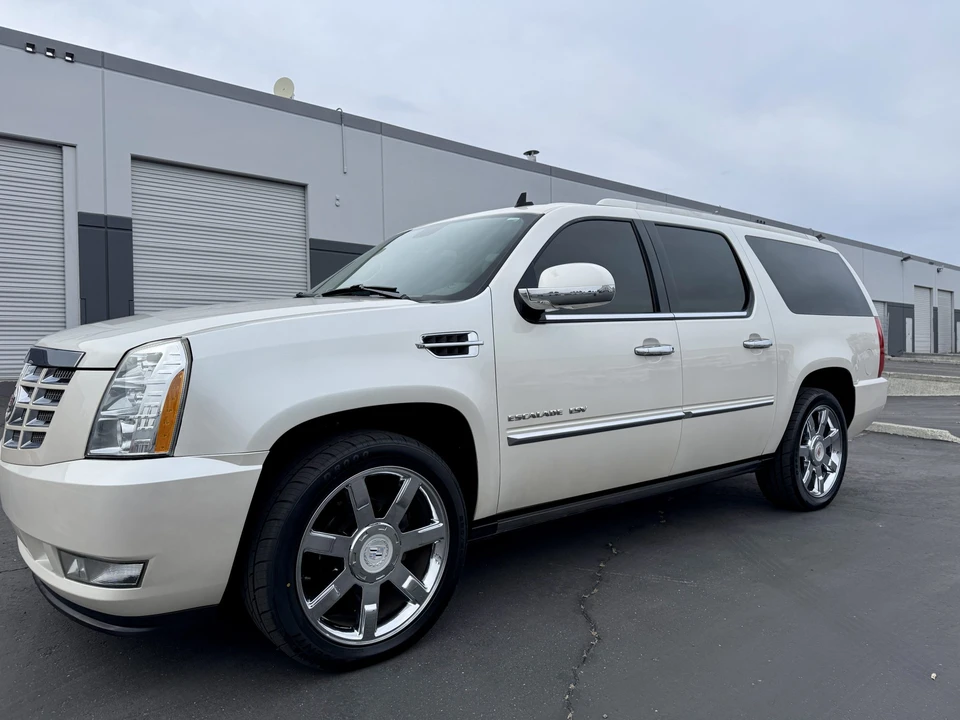 2012 Cadillac Escalade & EXT 3rd Gen - Image 25 of 31